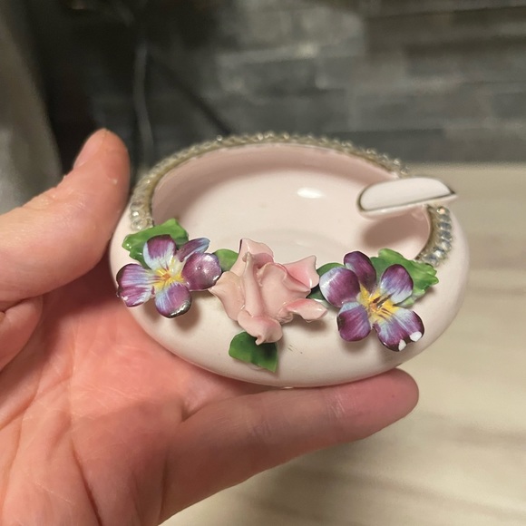 Vintage L’amour China Pink Ashtray - Picture 3 of 8